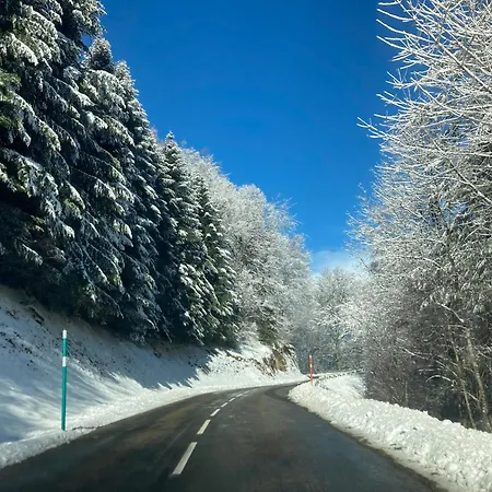 Domaine Aux Souvenirs Denfance Casa vacanze Benaix